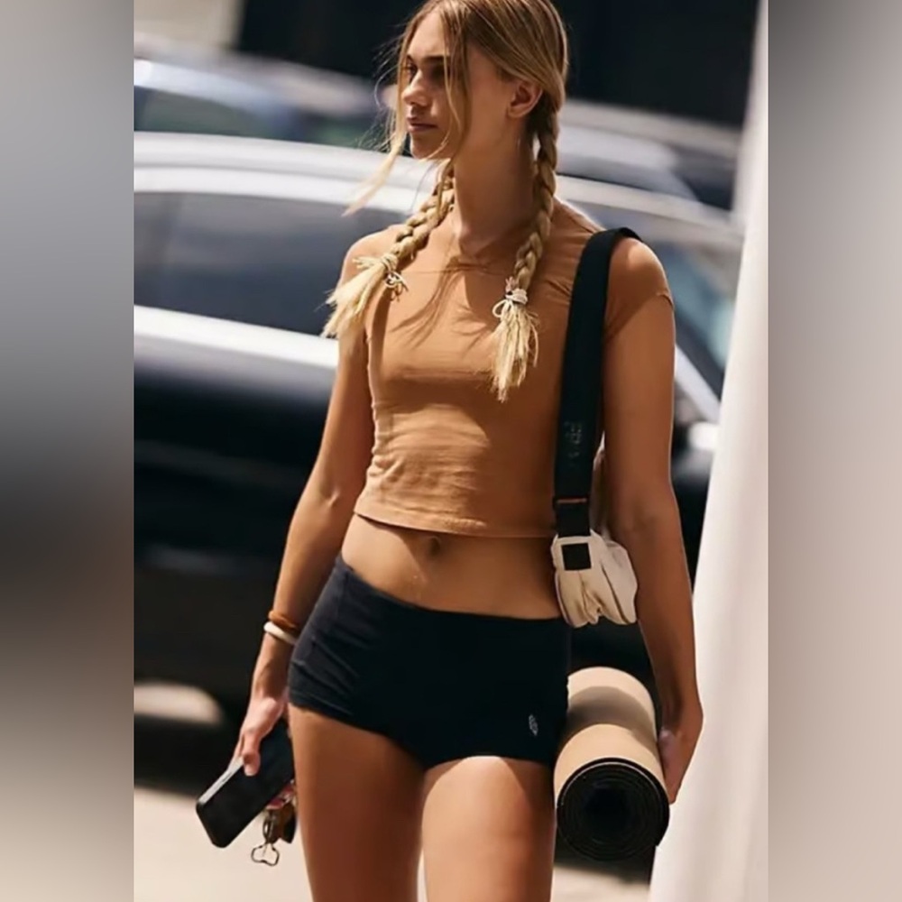 Free People Movement Hot Shot Baby Tee XS/S in Camel